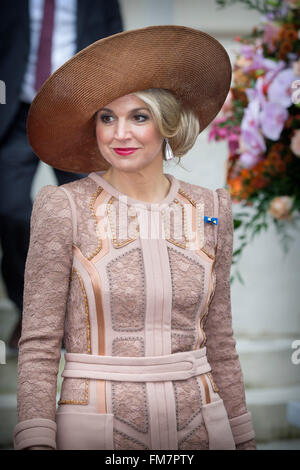 Paris, Frankreich. 10. März 2016. König Willem-Alexander und Maxima der Königin der Niederlande während eines Treffens mit der niederländischen Gesellschaft in Frankreich im Hotel Potocki in Paris, Frankreich, 10. März 2016. Der König und die Königin sind in Frankreich für einen Staatsbesuch 10 und 11. März. Foto: Patrick van Katwijk POINT DE VUE, - Nein-Draht-SERVICE-/ Dpa/Alamy Live News Stockfoto