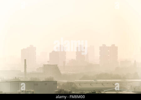 London, UK. 11. März 2016. UK-Wetter: Am Nachmittag Nebel über London Stadt Credit: Guy Corbishley/Alamy Live News Stockfoto