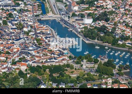 Frankreich, Loire-Atlantique, Pornic, das Schloss, das Dorf und den Hafen (Luftbild) Stockfoto