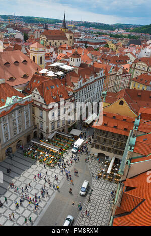 Street View von Prag von der Spitze des Astronomical Clock Tower in den Altstädter Ring. Stockfoto