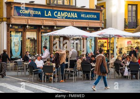 Spanien, Andalusien, Sevilla, Bezirk von Luzerne, Restaurant und Bäckerei La Campana Stockfoto