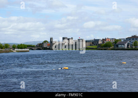 König John Castle aus dem Fluss Shannon, Limerick, in der Republik Irland Stockfoto