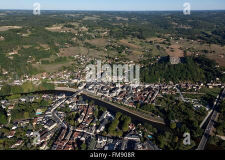 Frankreich, Dordogne, Périgord, das Vézère-Tal, Montignac, Kirche und Burg (Luftbild) Stockfoto