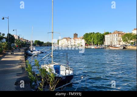 Frankreich, Herault, Agde, Herault Flussufern und Kathedrale St. Etienne Stockfoto