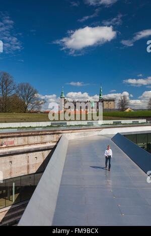 Dänemark, Zealand, Helsingor, Danish Maritime Museum im unterirdischen Trockendock und Schloss Kronborg Stockfoto