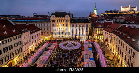 Ansicht von oben, Weihnachtsmarkt in Bratislava, Slowakei, Europa Stockfoto