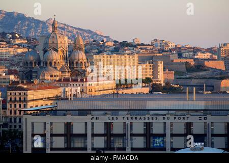 Bouches-du-Rhône, Frankreich, Marseille, Euromediterranee Bereich, La Joliette Bezirk Lazaretto wharf, Terrasses du Port, La Stockfoto