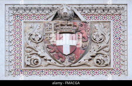 Wappen von prominenten Familien, die an der Fassade, Cattedrale di Santa Maria del Fiore, Florenz, Italien beigetragen Stockfoto