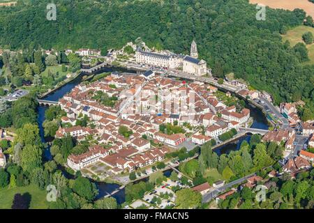 Frankreich, Dordogne, Brantome, Stadt und Saint-Pierre Abtei (Luftbild) Stockfoto