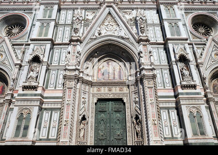 Main Portal der Cattedrale di Santa Maria del Fiore (Kathedrale der Heiligen Maria der Blume), Florenz, Italien Stockfoto