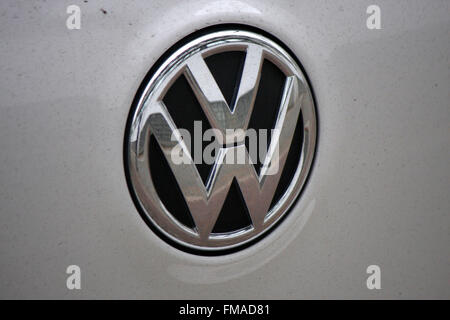 Markenname: "VW - Volkswagen", Dezember 2013, Berlin. Stockfoto