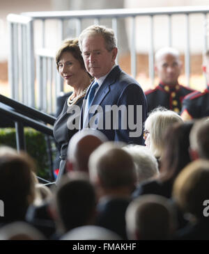 Simi Valley, Kalifornien, USA. 11. März 2016. Ehemaliger US-Präsident George W. Bush und seiner Frau Laura Bush besuchen die Beerdigung von ehemaligen US First Lady Nancy Reagan in der Ronald Reagan Presidential Library in Simi Valley, Kalifornien, 11. März 2016. Nancy Reagan starb am vergangenen Sonntag im Alter von 94 Jahren an Herzversagen. Bildnachweis: Yang Lei/Xinhua/Alamy Live-Nachrichten Stockfoto