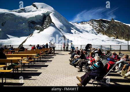 Schweiz, Kanton Wallis, Saastal, Saas Fee, Gipfel Mittelallalin (3500 m), Panoramaterrasse, Gipfel der Allalinhorn Stockfoto