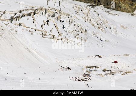 Schweiz, Wallis, Saastal, Saas Fee, Mittelallalin (3500 m)-Gipfel, Gebühr Gletscher Sommer Skifahren Stockfoto