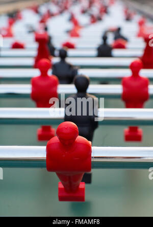 Spielzeug Spieler Fußball Match rot Vs schwarz Stockfoto