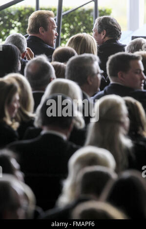 Los Angeles, Kalifornien, USA. 11. März 2016. Ehemaliger Gouverneur Arnold Schwarzenegger besucht am 11. März 2016 in eine Trauerfeier für die ehemalige First Lady Nancy Reagan der Ronald Reagan Presidential Library and Museum in Simi Valley, Kalifornien. Reagan starb an Herzversagen im Schlaf in ihrem Bel Air nach Hause am Sonntag im Alter von 94 Jahren. Ein Kampf 1.000 Gäste aus der Welt der Politik besuchte der endgültigen Abschied von Nancy Reagan, wie die ehemalige First Lady ist gepriesen und neben ihrem Ehemann auf seine Präsidentenbibliothek beigesetzt. Bildnachweis: Ringo Chiu/ZUMA Draht/Alamy Live-Nachrichten Stockfoto