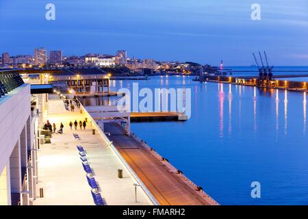 Frankreich, Marseille, Bouches-du-Rhône, Euromediterranee Bereich, La Joliette Bezirk, Lazaretto Wharf, der Terrasses du Port Stockfoto
