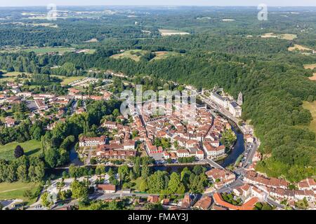 Frankreich, Dordogne, Brantome, Stadt und Saint-Pierre Abtei (Luftbild) Stockfoto