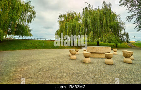 Tisch des Schweigens von Constantin Brancusi in Targu Jiu, Rumänien. Stockfoto