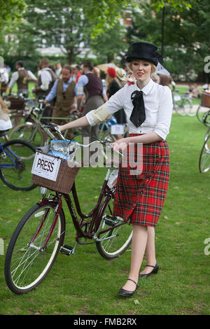 Tweed Run Fahrrad Event Ankunft am Russel Square, London Stockfoto