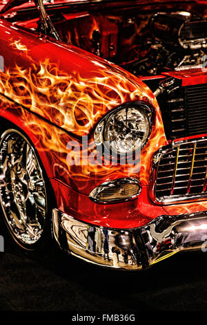 Flammen auf einem Oldtimer an der Welt der Räder Auto zeigen, Chicago Illinois 1955 Chevrolet Belair gemalt Stockfoto