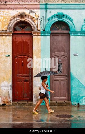 Kuba, Cienfuegos, Weltkulturerbe von UNESCO, Fassaden und Türen im Regen Stockfoto