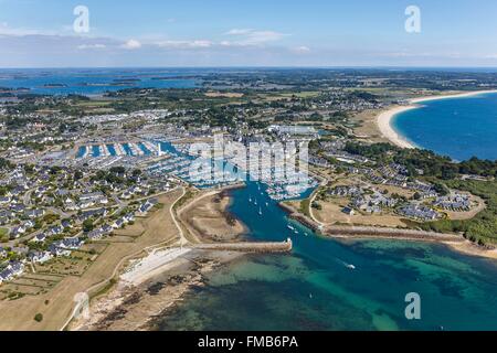 Frankreich, Morbihan, Arzon, Pointe de Kerpenhir, Le Crouesty Marina (Luftbild) Stockfoto