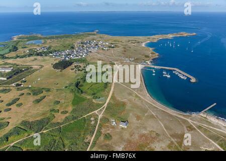 Frankreich, Morbihan, Hoedic, Beg En Argol Hafen und das Dorf (Luftbild) Stockfoto