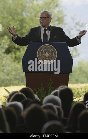 Simi Valley, CA, USA. 11. März 2016. Tom Brokaw gibt, die ein Tribut während der Beerdigung von Nancy Reagan in der Ronald Reagan Presidential Library in Simi Valley, Ca. auf Freitag, 11. März 2016 gelegen statt. Bildnachweis: Troy Harvey/ZUMA Draht/Alamy Live-Nachrichten Stockfoto