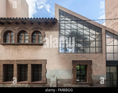 Fassade-Gebäude in Cornellà de Llobregat, Katalonien, Spanien. Stockfoto