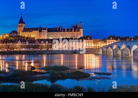 Frankreich, Loiret, Gien, das Schloss, Sainte Jeanne d ' Arc (Johanna von Orléans) Kirche und die Ufer des Flusses Loire Stockfoto