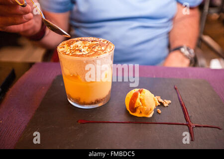 Dessert im Restaurant L'o A la Bouche in Le Somail nächsten Canal Du Midi.cycling,cruise,boats,Aude,Carcassonne,South,France,Europe Stockfoto