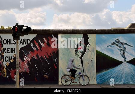 Deutschland, Berlin, East Side Gallery, Teile der Berliner Mauer in der ehemaligen DDR Stockfoto