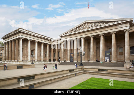 British Museum Aufbau mit den Menschen in London Stockfoto