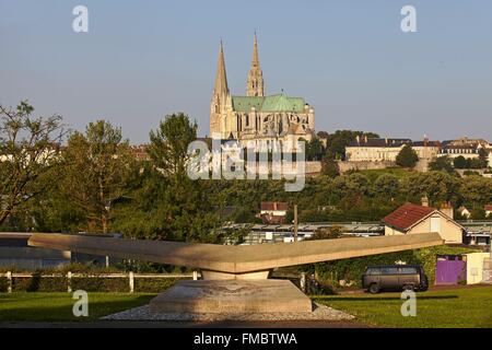 Frankreich, Eure et Loir, Chartres, Notre Dame Kathedrale von Chartres als Wolrd Erbe der UNESCO und Memorial of Military aufgeführt Stockfoto