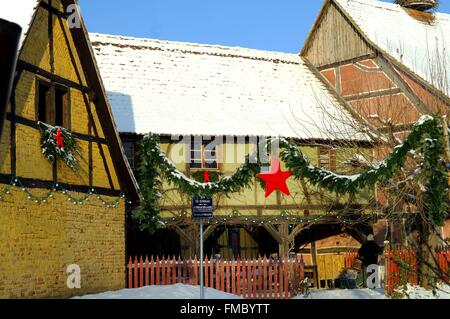 Weihnachten im Ecomusée d ' Alsace (rechtlicher Hinweis), ein Museum, das elsässische Traditionen gewidmet, Ungersheim, Haut Rhin, Frankreich Stockfoto