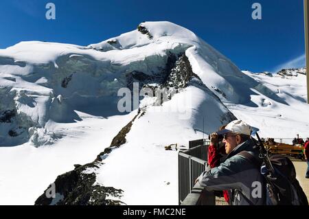 Schweiz, Kanton Wallis, Saastal, Saas Fee, Gipfel Mittelallalin (3500 m), Panoramaterrasse, Gipfel der Allalinhorn Stockfoto