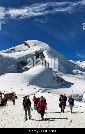 Schweiz, Kanton Wallis, Saastal, Saas Fee, Gipfel von Mittelallalin (3500 m), Gipfel des Allalinhorn (4027 m) Stockfoto