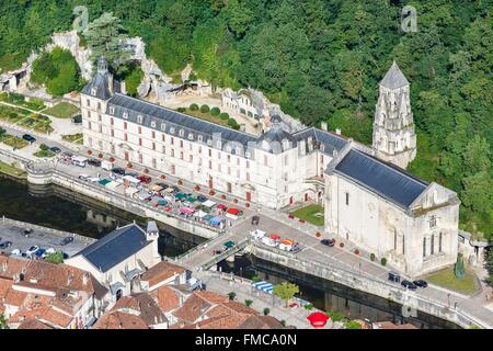 Frankreich, Dordogne, Brantome, Abtei Saint-Pierre (Luftbild) Stockfoto