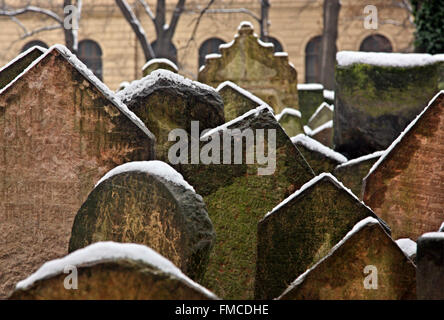 Der alte jüdische Friedhof in Stare Mesto (Altstadt), Josefov (das "jüdische Viertel"), Prag, Tschechische Republik. Stockfoto