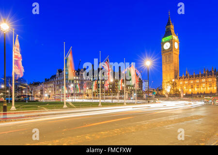 Reisen in der berühmten Big Ben, London, Vereinigtes Königreich rund um twilight Stockfoto