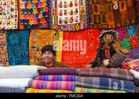 Peru, Cusco Provinz, Inkas Sacred Valley, Pisac, farbenfrohe Handwerksmarkt Stockfoto
