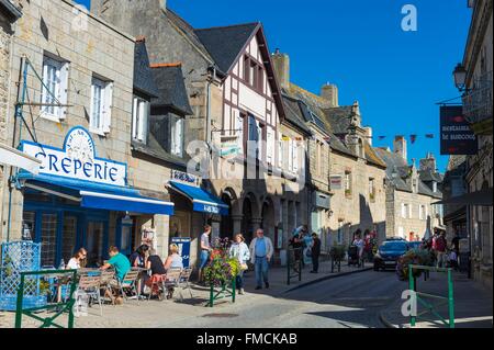 Frankreich, Finistere, Iroise Meer, Roscoff, Amiral Réveillère Straße im Herzen der Stadt Stockfoto