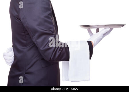 Kellner mit einem leeren silbernen Tablett, isoliert auf weißem Hintergrund Stockfoto