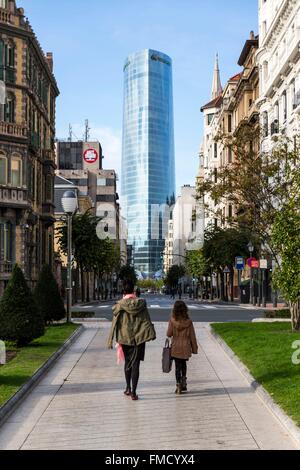 Spanien, Baskenland, Bizkaia, Bilbao, Iberdrola Tower entworfen durch Architekten Cesar Pelli Stockfoto