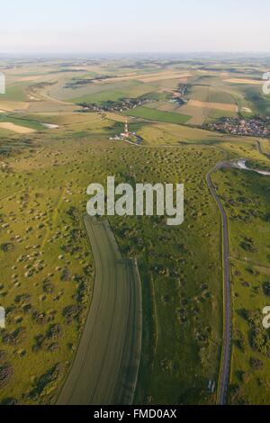 Frankreich, Pas de Calais, Côte Opale, Parc Naturel regional des Caps et Marais Opale, Cap Blanc Nez geprägt von Granattrichter aus Stockfoto