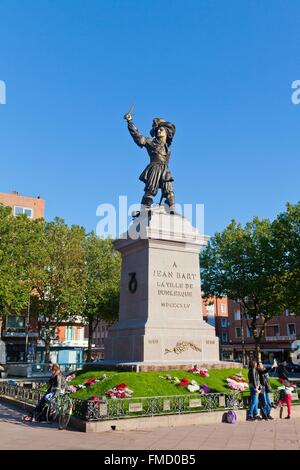 Frankreich, Nord, Dünkirchen, Statue von Jean Bart am Place Jean Bart, der berühmte französische Corsair geboren in Dünkirchen Stockfoto