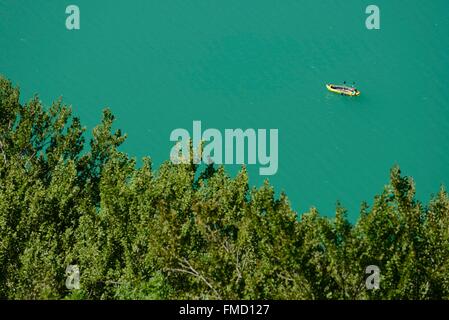 Frankreich, Jura, Chalain, Lac de Chalain, aufgeführt als Weltkulturerbe der UNESCO, Belvedere, Kanu Stockfoto