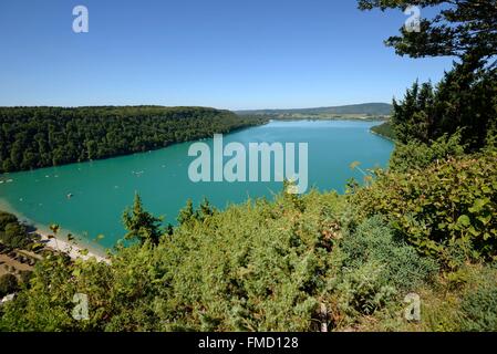 Frankreich, Jura, Chalain, Lac de Chalain, Weltkulturerbe der UNESCO, Belvedere, auf der Rückseite Strand Doucier Stockfoto