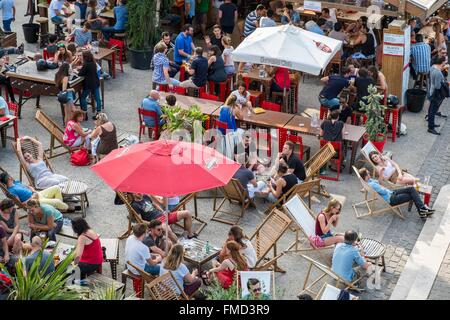 Frankreich, Paris, Quai François Mauriac im ephemeren Sommerrestaurants ließ sich am Ufer der Seine Stockfoto